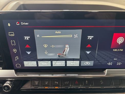 Used 2025 GMC Sierra 2500 SLT w/ SLT Premium Package image 26