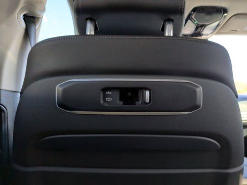 Certified 2025 BMW X7 xDrive40i w/ Premium Package image 39