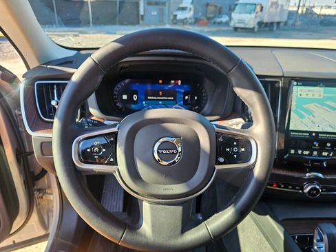 Certified 2023 Volvo XC60 B5 Plus AWD/4WD image 21