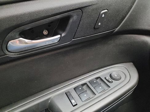 Used 2017 Chevrolet Traverse LT w/ Style and Technology Package image 27