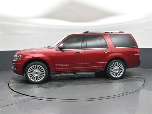 Used 2017 Lincoln Navigator Select image 7