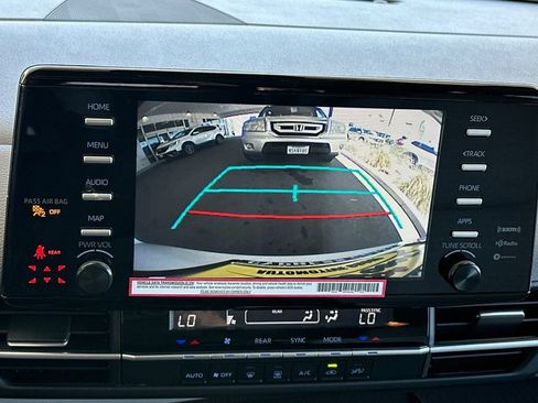 Used 2024 Toyota Sienna LE FWD image 20