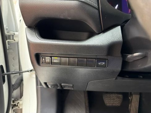 Used 2023 Toyota RAV4 XLE w/ Convenience Package FWD image 23