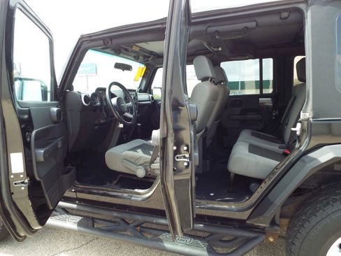 Used 2010 Jeep Wrangler Unlimited Sahara AWD/4WD image 23