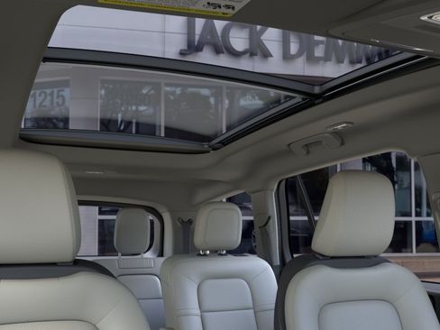 Used 2026 Lincoln Aviator AWD image 22