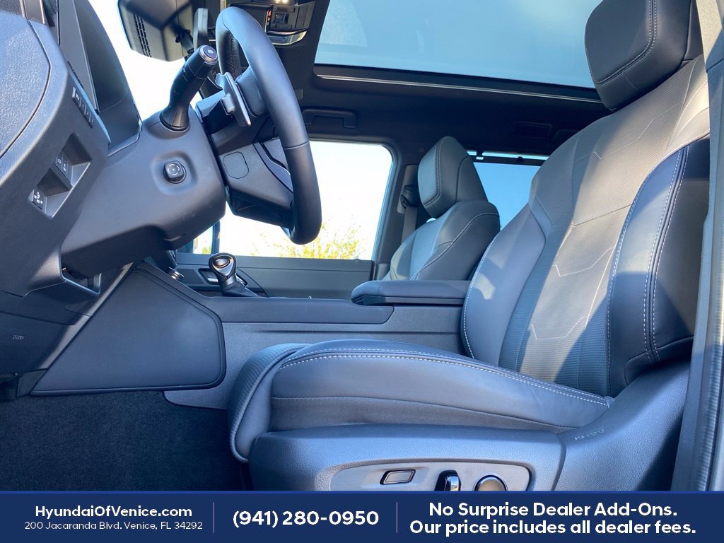 Used 2025 Lexus GX 550 AWD/4WD image 2