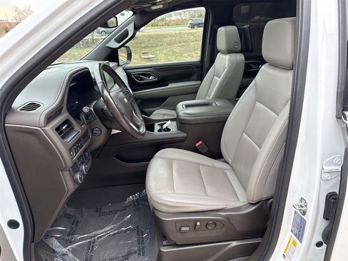 Used 2022 Chevrolet Suburban LT w/ LT Signature Package image 16