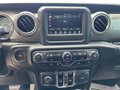 Used 2020 Jeep Wrangler Unlimited Sahara image 15