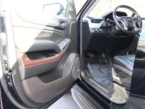 Used 2017 GMC Yukon XL SLT image 10