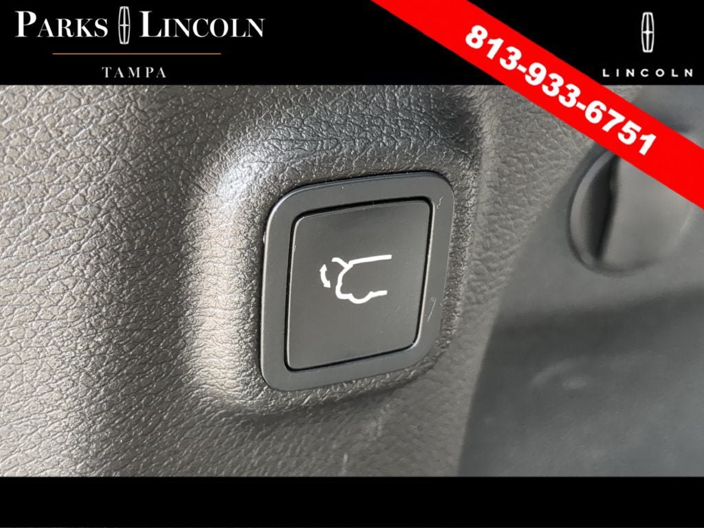 Used 2019 Jeep Cherokee Limited w/ Technology Group AWD/4WD image 9