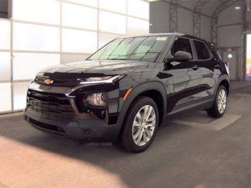 Used 2021 Chevrolet TrailBlazer LS FWD image 3