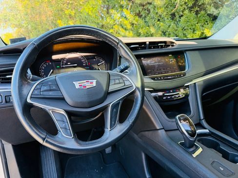 Used 2017 Cadillac XT5 Luxury image 38