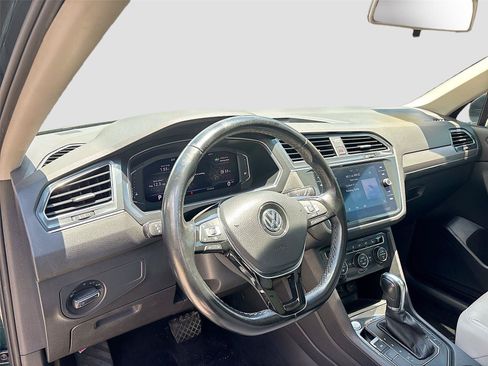 Used 2019 Volkswagen Tiguan SEL w/ 3rd Row Seat Package AWD/4WD image 9