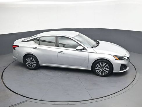 Used 2023 Nissan Altima 2.5 SV FWD image 34
