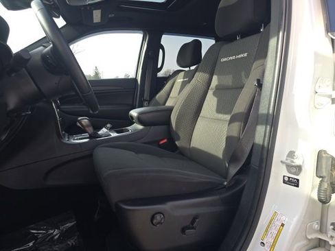 Used 2021 Jeep Grand Cherokee Freedom Edition image 9