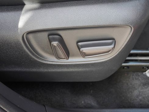 Certified 2022 Toyota Highlander XLE image 28