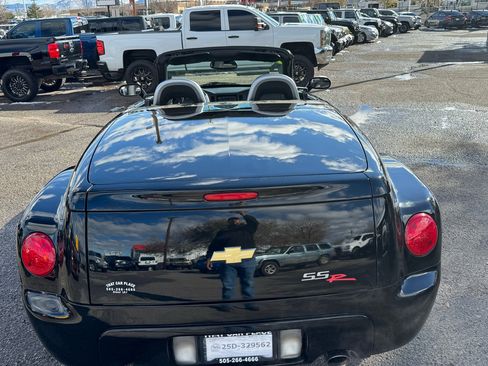 Used 2004 Chevrolet SSR w/ Preferred Equipment Group image 10