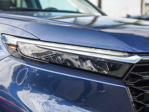 Used 2025 Honda CR-V EX image 2