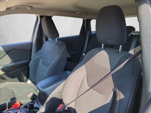 Used 2017 Jeep Cherokee Latitude w/ Safety/Convenience Group FWD image 10