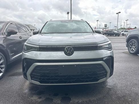 Used 2025 Volkswagen Taos SE FWD image 6