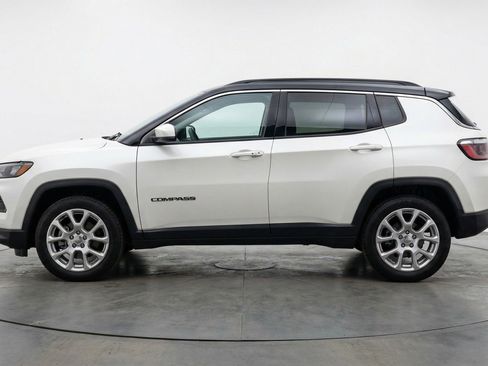 Used 2025 Jeep Compass Limited image 5