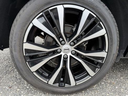 Used 2024 Volvo XC60 B5 Plus w/ Climate Package image 17