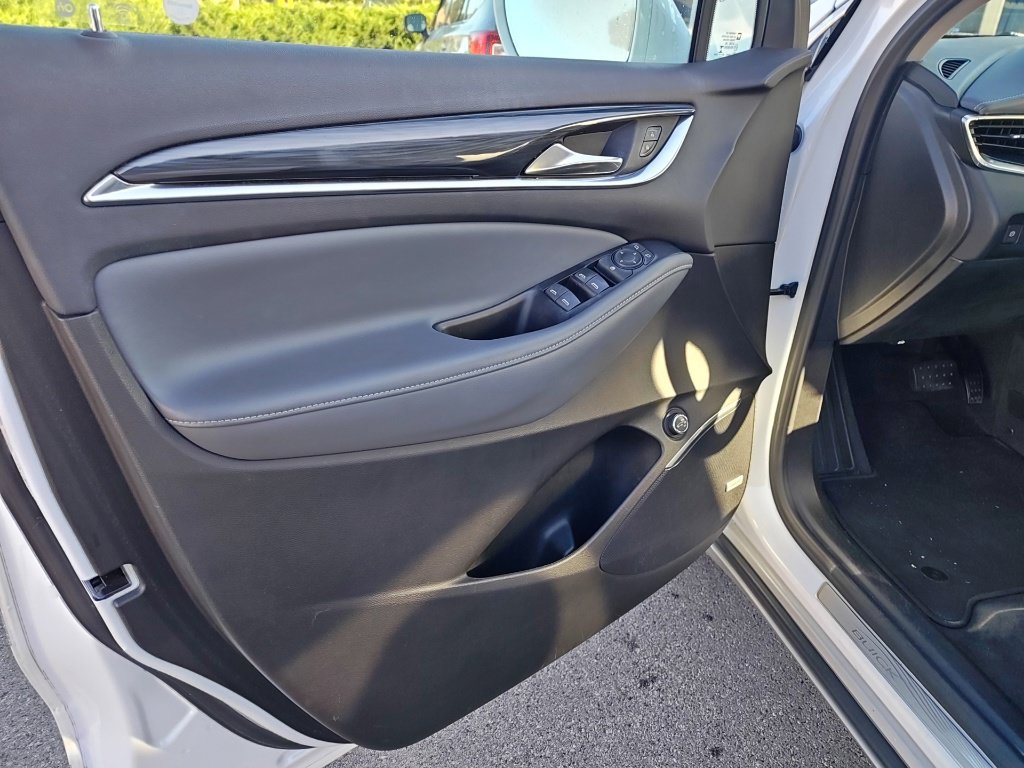 Used 2020 Buick Enclave Essence w/ Sound and Sites Package FWD image 5
