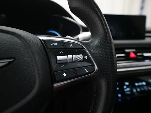 Used 2025 Genesis G70 2.5T AWD/4WD image 18