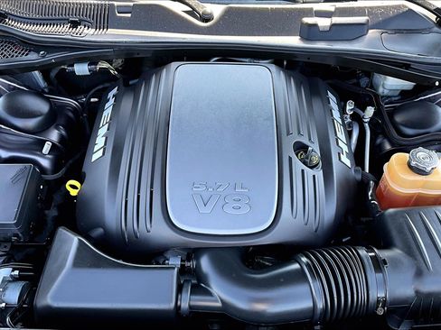 Used 2015 Dodge Challenger R/T Plus RWD image 29