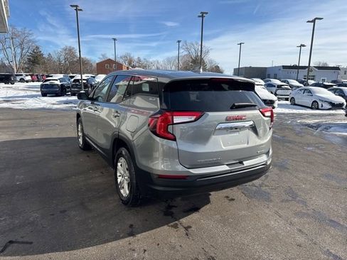 Used 2024 GMC Terrain SLE image 4