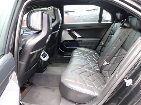 Used 2024 BMW 740i xDrive image 12