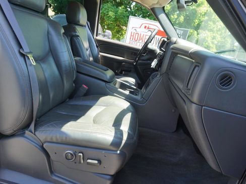 Used 2007 Chevrolet Silverado 2500 LT w/ Onstar Plus Package AWD/4WD image 17