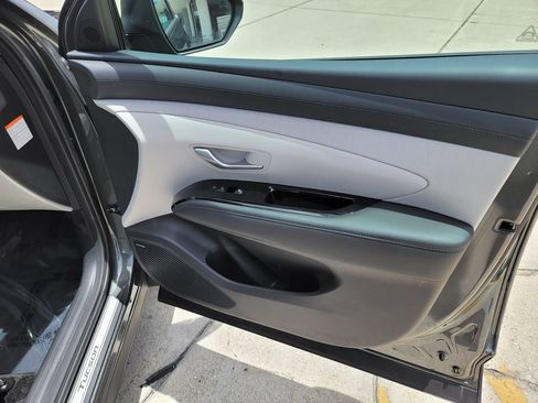 Used 2025 Hyundai Tucson Limited AWD/4WD image 13