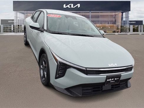 New 2025 Kia K4 LXS image 9