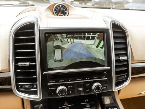 Used 2016 Porsche Cayenne AWD/4WD image 9
