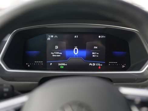 Used 2022 Volkswagen Tiguan SE R-Line image 13