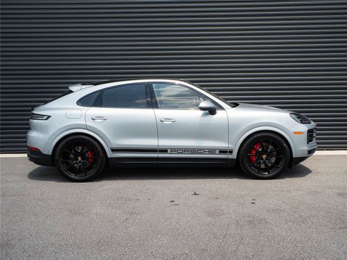 Certified 2026 Porsche Cayenne S AWD/4WD image 28
