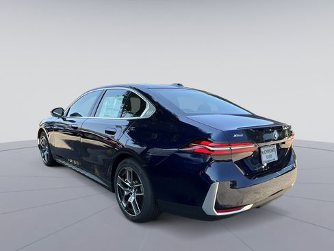 Certified 2026 BMW 530i xDrive w/ Premium Package image 3