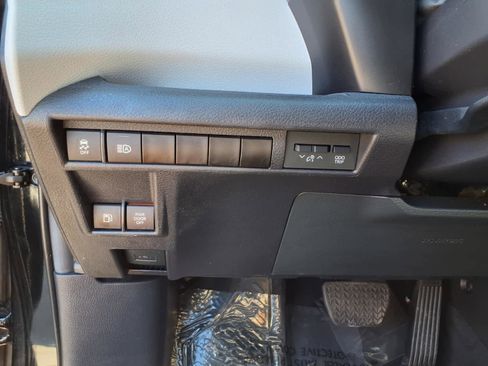 Certified 2025 Toyota Sienna LE FWD image 17