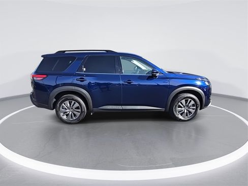 Certified 2024 Nissan Pathfinder SV image 9