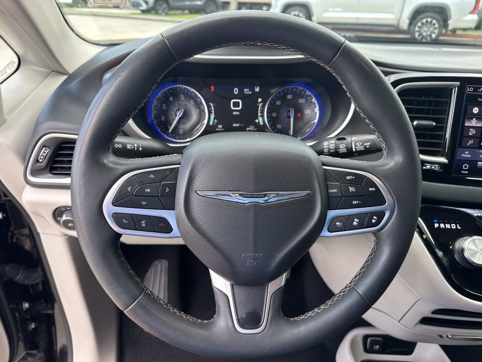 Used 2024 Chrysler Pacifica Touring-L FWD image 22