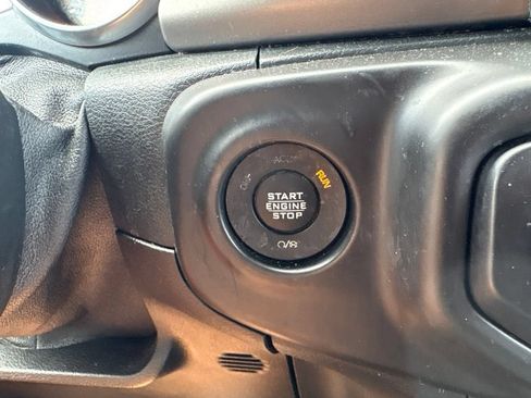 Used 2018 Jeep Wrangler Unlimited Sport S AWD/4WD image 24