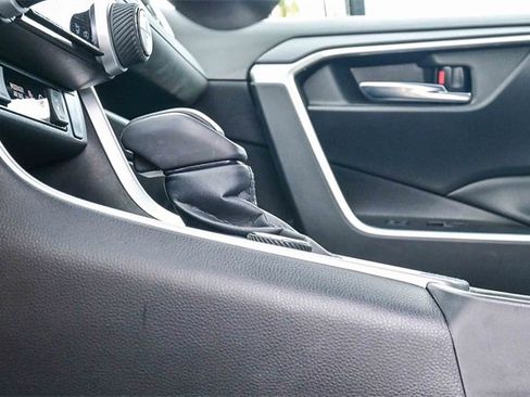 Used 2022 Toyota RAV4 SE image 24