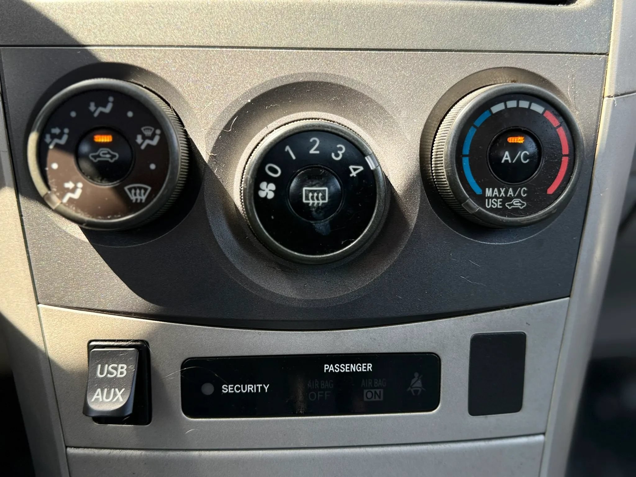 Used 2012 Toyota Corolla LE FWD image 14