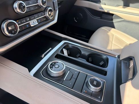 Used 2024 Ford Expedition Max XLT image 23