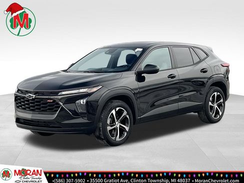 Certified 2024 Chevrolet Trax RS w/ Driver Confidence Package image 1