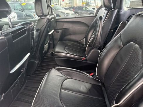 Used 2020 Chrysler Pacifica Limited w/ Advanced Safetytec Group image 19
