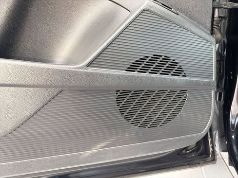 Used 2022 Volkswagen Taos SE w/ Panoramic Sunroof Package image 22