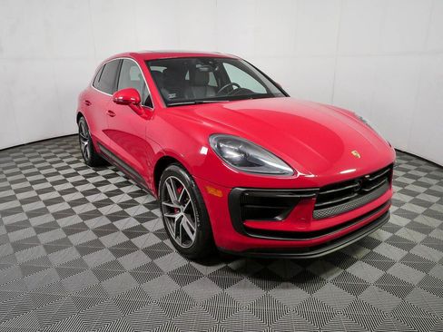 Certified 2022 Porsche Macan S AWD/4WD image 25