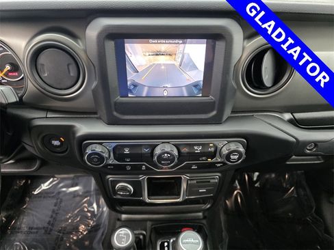 Used 2022 Jeep Gladiator Sport image 23